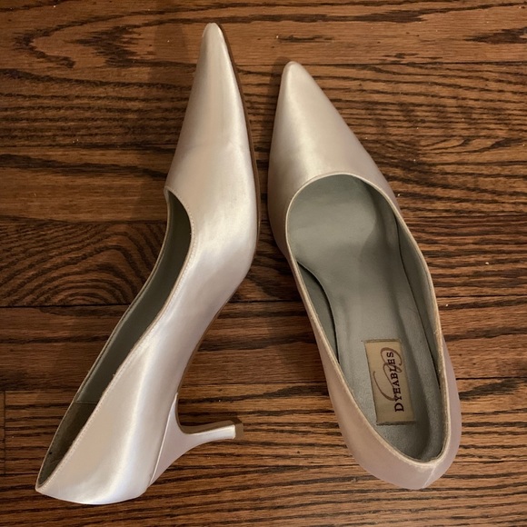 Dyables Gala White Satin Closed Toe Heel - Picture 3 of 9